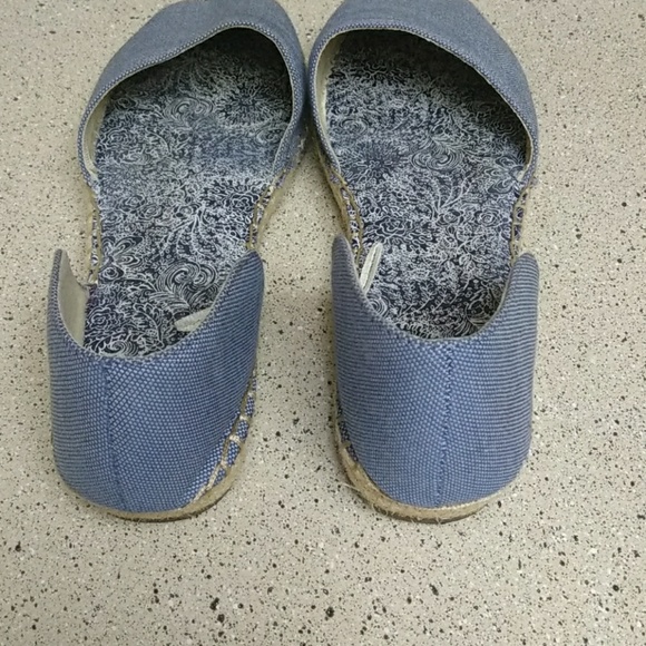 Shoes - Picture 3 of 4